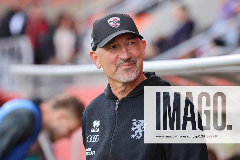 Heute erster Spieltag für Trainer Achim Beierlorzer (Cheftrainer FC Ingolstadt 04) beim Spiel FC Ingolstadt 04 gegen SV Wehen Wiesbaden am 11.10.2026, DFB regulations prohibit any use of photographs as image sequences and or quasi-video. GER, Fussball, 3. Liga, Spieltag 8, FC Ingolstadt 04 gegen SV Wehen Wiesbaden, 11.10.2026, Audi Sportpark Ingolstadt