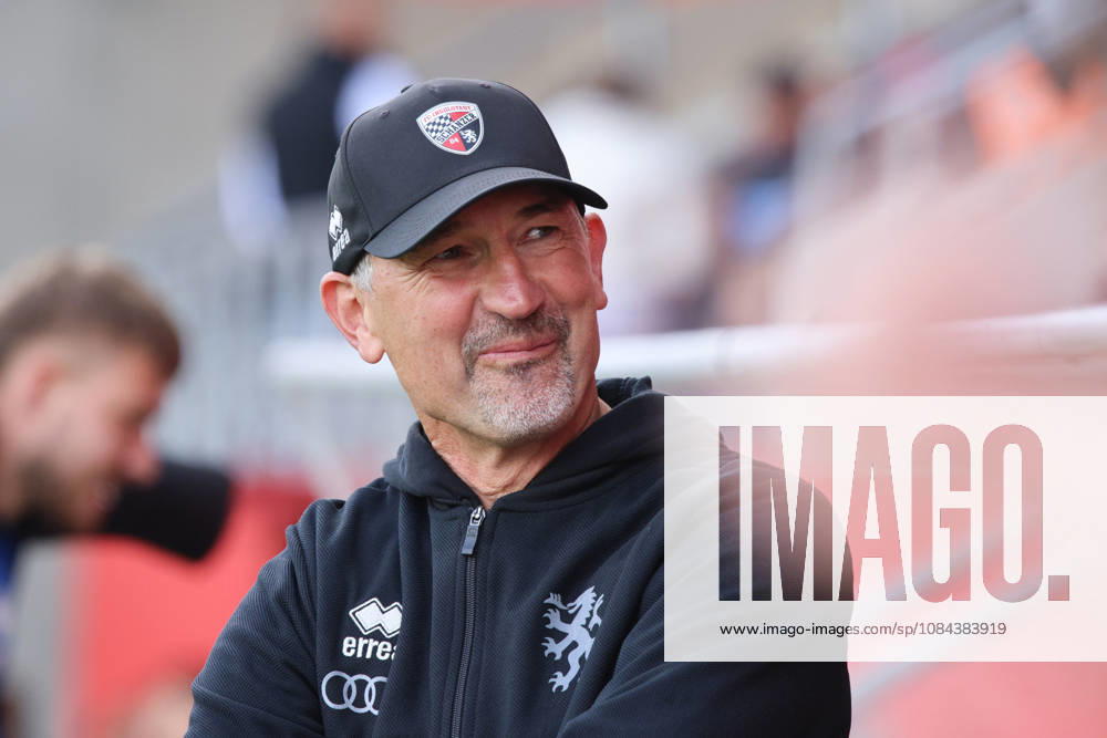 Heute erster Spieltag für Trainer Achim Beierlorzer (Cheftrainer FC Ingolstadt 04) beim Spiel FC Ingolstadt 04 gegen SV Wehen Wiesbaden am 11.10.2026, DFB regulations prohibit any use of photographs as image sequences and or quasi-video. GER, Fussball, 3. Liga, Spieltag 8, FC Ingolstadt 04 gegen SV Wehen Wiesbaden, 11.10.2026, Audi Sportpark Ingolstadt