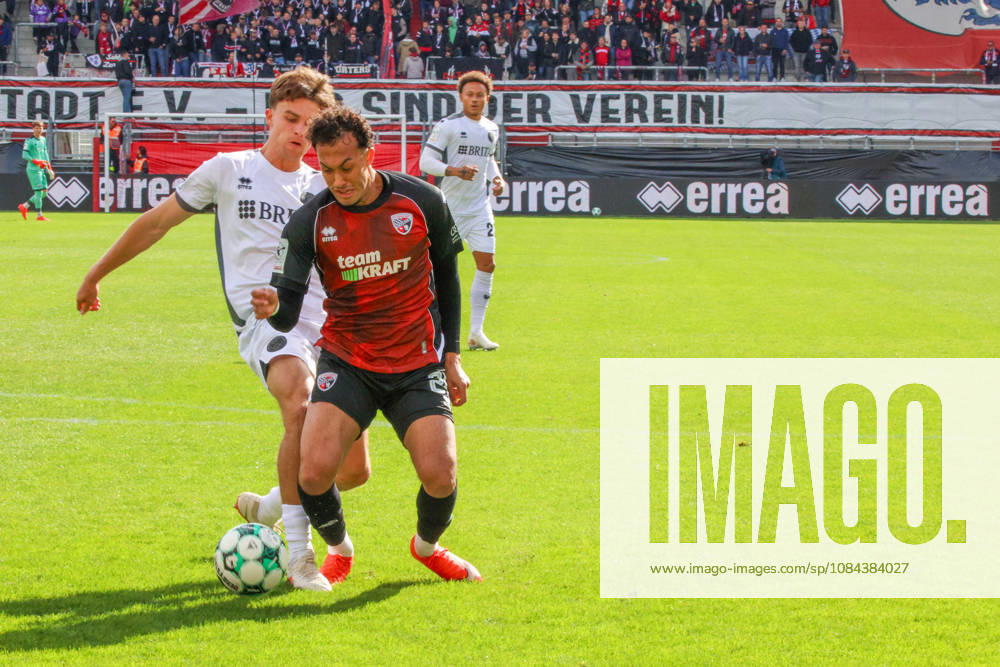 Unschoen direkt vor dem Tor vom Ball getrennt: Nishan Velupillay (FC Ingolstadt 04, Nr.28)beim Spiel FC Ingolstadt 04 gegen SV Wehen Wiesbaden am 11.10.2026, DFB regulations prohibit any use of photographs as image sequences and or quasi-video. GER, Fussball, 3. Liga, Spieltag 8, FC Ingolstadt 04 gegen SV Wehen Wiesbaden, 11.10.2026, Audi Sportpark Ingolstadt