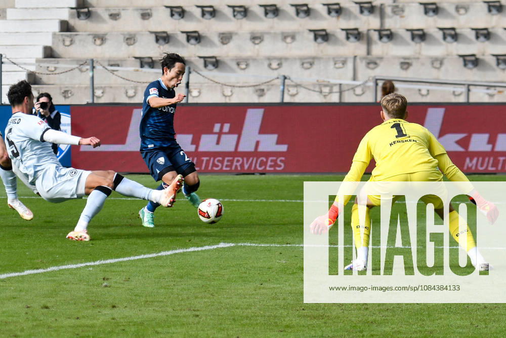 V. li. im Kampf um den Ball Maximilian Bauer (Bielefeld 5) Koji Miyoshi (Bochum 23) Jonas Kersken (Bielefeld 1) 11.10.2026 ¢ Fussball ¢ VfL Bochum vs DSC Arminia Bielefeld, Vonovia Ruhrstadion, Bochum, DFB DFL REGULATIONS PROHIBIT ANY USE OF PHOTOGRAPHS AS IMAGE SEQUENCES AND OR QUASI-VIDEO NRW Germany
