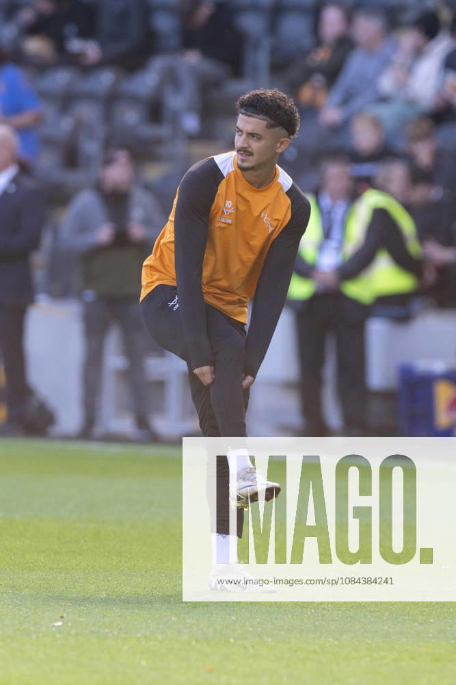 Hull City v Everton Premier League Mohamed Belloumi of Hull City warms up ahead of during the Premier League match between Hull City and Everton at the MKM Stadium, Hull. 11 10 2026 UK Newspapers OUT