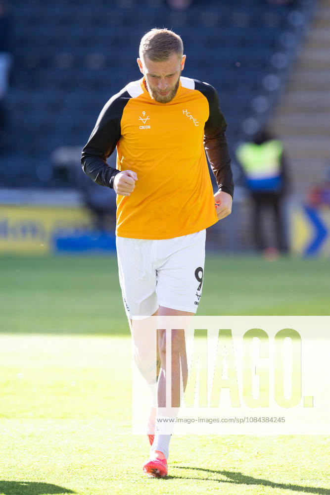Hull City v Everton Premier League Oliver McBurnie of Hull City warms up ahead of during the Premier League match between Hull City and Everton at the MKM Stadium, Hull. 11 10 2026 UK Newspapers OUT