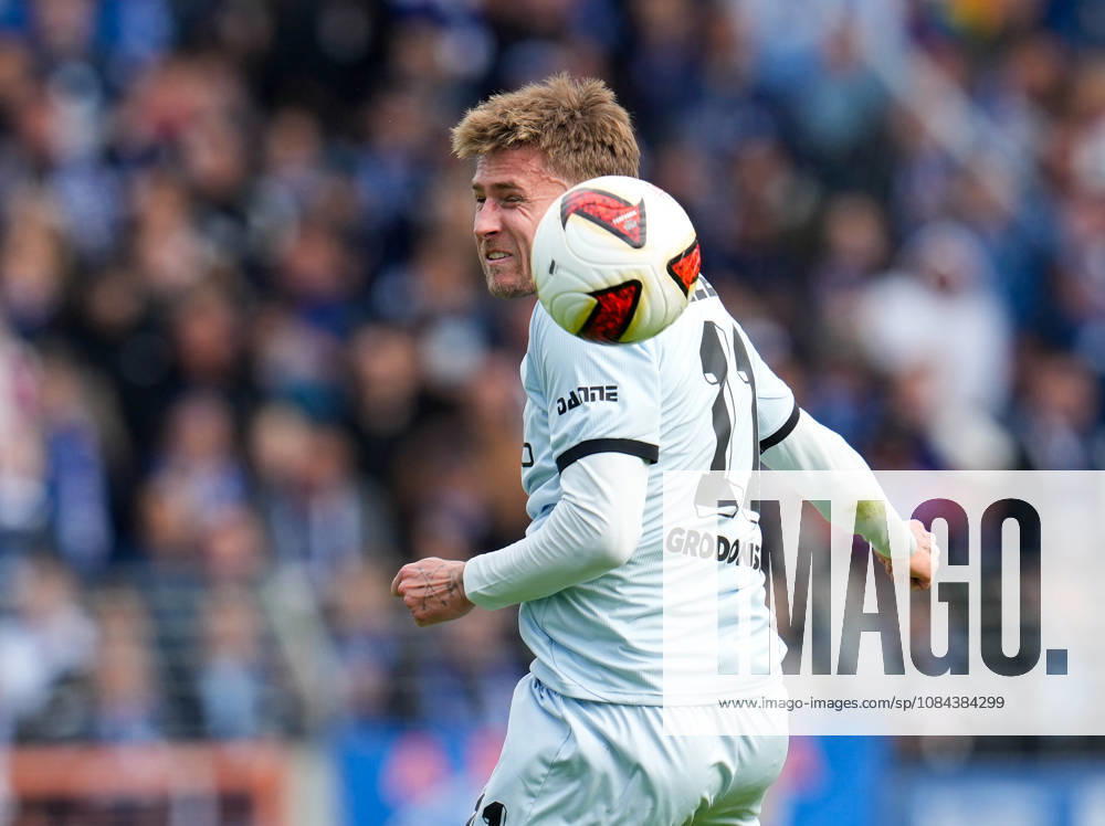 Joel Grodowski (DSC Arminia Bielefeld, 11) koepft den Ball. GER, VfL Bochum 1848 vs DSC Arminia Bielefeld, 2. Bundesliga, 7. Spieltag, Saison 2026-27, Vonovia Ruhrstadion, Bochum, 11.10.2026 DFL REGULATIONS PROHIBIT ANY USE OF PHOTOGRAPHS AS IMAGE SEQUENCES AND OR QUASI-VIDEO VfL Bochum 1848 vs DSC Arminia Bielefeld, 2. Bundesliga, 7. Spieltag, Saison 2026-27, 11.10.2026 Bochum