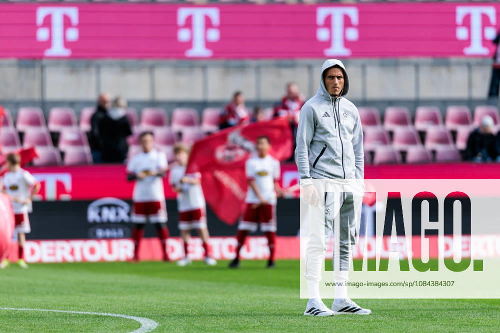 Said El Mala (1. FC Koeln, 10) during pitch check before the Bundesliga match between 1. FC Koeln vs. Borussia Moenchengladbach at Rheinenergie-Stadion on matchday 5 of the 1. Bundesliga on October 11, 2026 in Koeln, Germany. DFL REGULATIONS PROHIBIT ANY USE OF PHOTOGRAPHS AS IMAGE SEQUENCES AND OR QUASI-VIDEO. North Rhine Westphalia Germany
