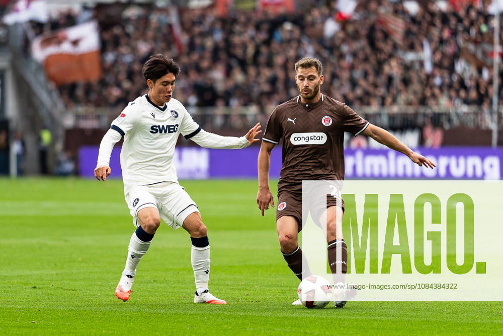 Lars Ritzka (FC St. Pauli, 21) am Ball, Shio Fukuda (Karlsruher SC, 13), GER, FC St. Pauli vs. Karlsruher SC, Fussball, 2. Bundesliga, Spieltag 7, Saison 2026 2027, 11.10.2026 DFL REGULATIONS PROHIBIT ANY USE OF PHOTOGRAPHS AS IMAGE SEQUENCES AND OR QUASI-VIDEO GER, FC St. Pauli vs. Karlsruher SC, Fussball, 2. Bundesliga, Spieltag 7, Saison 2026 2027, 11.10.2026 Hamburg
