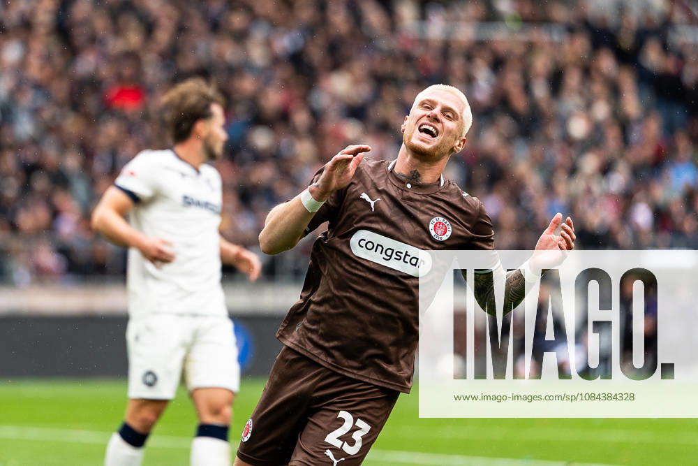 Louis Oppie (FC St. Pauli, 23) enttaeuscht Enttaeuschung, GER, FC St. Pauli vs. Karlsruher SC, Fussball, 2. Bundesliga, Spieltag 7, Saison 2026 2027, 11.10.2026 DFL REGULATIONS PROHIBIT ANY USE OF PHOTOGRAPHS AS IMAGE SEQUENCES AND OR QUASI-VIDEO GER, FC St. Pauli vs. Karlsruher SC, Fussball, 2. Bundesliga, Spieltag 7, Saison 2026 2027, 11.10.2026 Hamburg