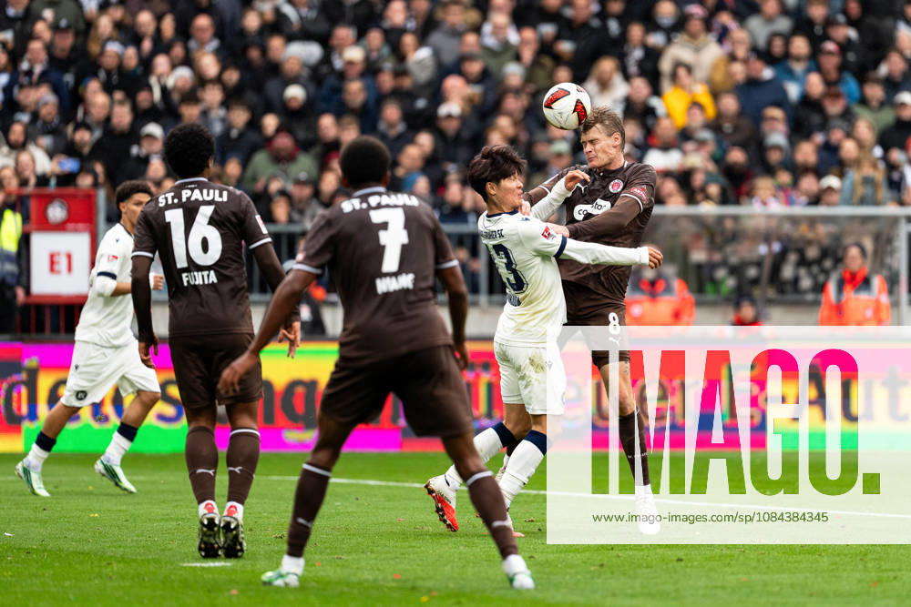 Eric Smith (FC St. Pauli, 08) Kopfball, Shio Fukuda (Karlsruher SC, 13), GER, FC St. Pauli vs. Karlsruher SC, Fussball, 2. Bundesliga, Spieltag 7, Saison 2026 2027, 11.10.2026 DFL REGULATIONS PROHIBIT ANY USE OF PHOTOGRAPHS AS IMAGE SEQUENCES AND OR QUASI-VIDEO GER, FC St. Pauli vs. Karlsruher SC, Fussball, 2. Bundesliga, Spieltag 7, Saison 2026 2027, 11.10.2026 Hamburg