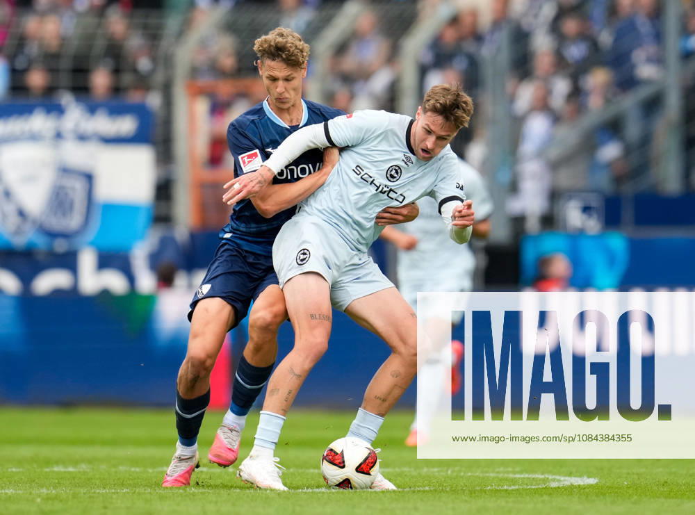 Tom Meyer (VfL Bochum 1848, 34) im Zweikampf mit Joel Grodowski (DSC Arminia Bielefeld, 11). GER, VfL Bochum 1848 vs DSC Arminia Bielefeld, 2. Bundesliga, 7. Spieltag, Saison 2026-27, Vonovia Ruhrstadion, Bochum, 11.10.2026 DFL REGULATIONS PROHIBIT ANY USE OF PHOTOGRAPHS AS IMAGE SEQUENCES AND OR QUASI-VIDEO VfL Bochum 1848 vs DSC Arminia Bielefeld, 2. Bundesliga, 7. Spieltag, Saison 2026-27, 11.10.2026 Bochum