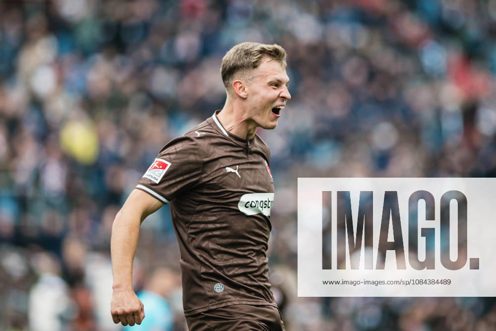 2. Bundesliga: FC St. Pauli vs. Karlsruher SC, 11.10.2026 TOR, JUBEL zum 2:0 durch Lars Ritzka (FC St. Pauli, 21), hier David Nemeth (FC St. Pauli, 4); Fußball, 2. Bundesliga, 7. Spieltag: FC St. Pauli vs. Karlsruher SC am 11.10.2026 im Millerntor-Stadion, Hamburg DFL REGULATIONS PROHIBIT ANY USE OF PHOTOGRAPHS AS IMAGE SEQUENCES AND OR QUASI-VIDEO.