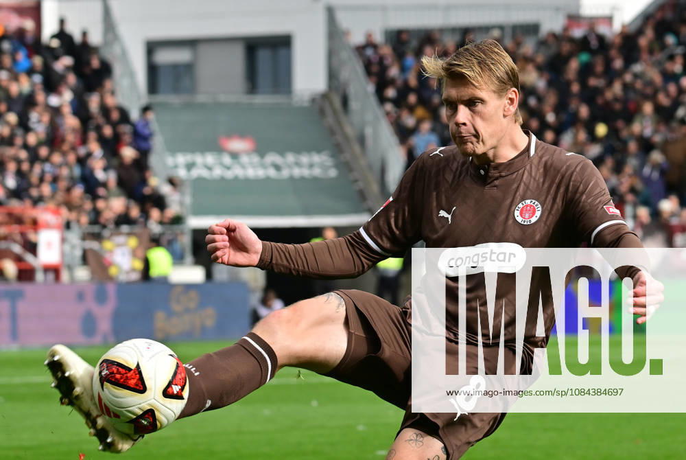 GER Fußball, Männer, 2.BL, Spieltag 5, Saison 2026 2027, Hamburg, FC St. Pauli vs Karlsruher SC Einzelaktion Querformat Eric Smith (Pauli 08) DFB DFL regulations prohibit any use of photographs as image sequences and or quasi-video) Hamburg Millerntorstadion Hamburg Deutschland