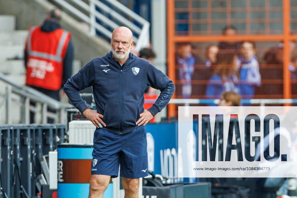 Trainer Uwe Roesler (VfL Bochum) enttaeuscht waehrend des Spiels der 2. Bundesliga zwischen VfL Bochum und Arminia Bielefeld, Ruhrstadion am 11. October 2026 in Bochum, Deutschland. (Foto von Mario Hommes DeFodi Images) +++ Trainer Uwe Roesler (VfL Bochum) looks dejected during the 2nd Bundesliga match between VfL Bochum and Arminia Bielefeld at Vonovia Ruhrstadion on October 11, 2026 in Bochum, Germany. (Photo by Mario Hommes DeFodi Images) DFB DFL REGULATIONS PROHIBIT ANY USE OF PHOTOGRAPHS AS IMAGE SEQUENCES AND OR QUASI-VIDEO. (Photo by Mario Hommes DeFodi Images) -
