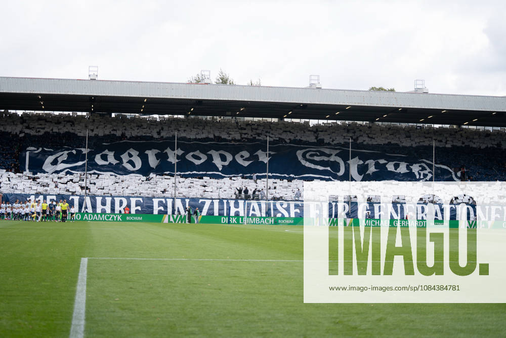 Bochum, Deutschland 11. Oktober 2026: 2. Bundesliga - 2026 2027 - 7. Spieltag - VfL Bochum 1848 gegen DSC Arminia Bielefeld Im Bild: Fans vom VFL Bochum in der Ostkurve mit einer Choreografie Castroper Straße DFL DFB regulations prohibit any use of photographs as image sequences and or quasi-video. Vonovia Ruhrstadion Nordrhein Westfalen