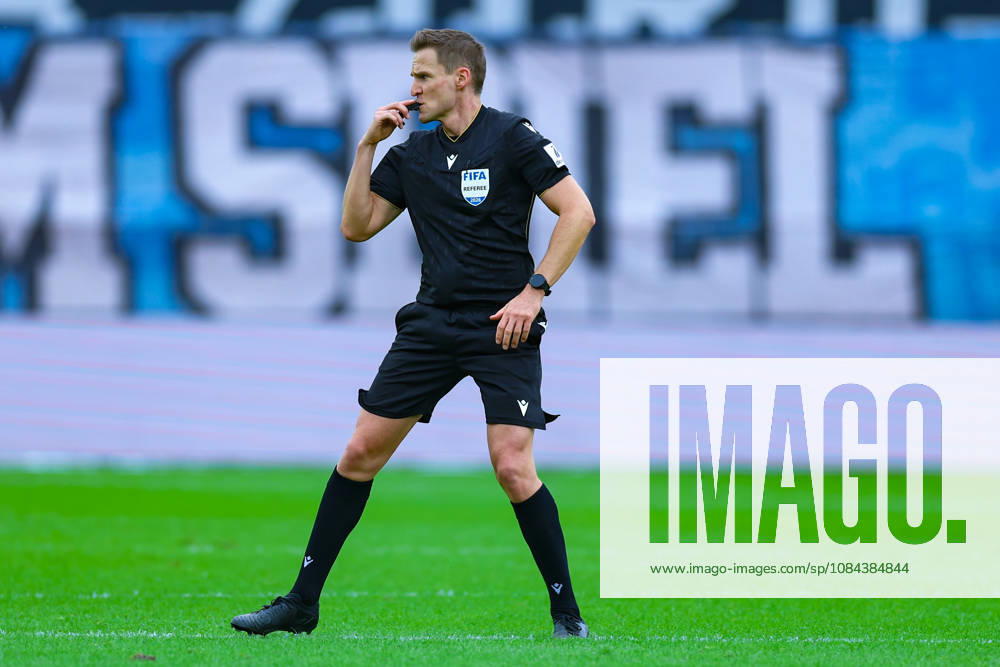 GC Zürich gegen BSC Young Boys Brack Super League 11. Oktober 2026 Sven Wolfensberger (Schiedsrichter) im Spiel der Brack Super League zwischen dem Grasshopper Club Zürich (GCZ) und dem BSC Young Boys (YB) am 11. Oktober 2026 im Stadion Letzigrund in Zürich, Schweiz. Zürich Stadion Letzigrund Zürich Schweiz