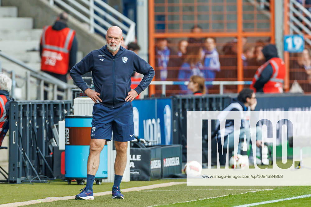 Trainer Uwe Roesler (VfL Bochum) enttaeuscht waehrend des Spiels der 2. Bundesliga zwischen VfL Bochum und Arminia Bielefeld, Ruhrstadion am 11. October 2026 in Bochum, Deutschland. (Foto von Mario Hommes DeFodi Images) +++ Trainer Uwe Roesler (VfL Bochum) looks dejected during the 2nd Bundesliga match between VfL Bochum and Arminia Bielefeld at Vonovia Ruhrstadion on October 11, 2026 in Bochum, Germany. (Photo by Mario Hommes DeFodi Images) DFB DFL REGULATIONS PROHIBIT ANY USE OF PHOTOGRAPHS AS IMAGE SEQUENCES AND OR QUASI-VIDEO. (Photo by Mario Hommes DeFodi Images) -