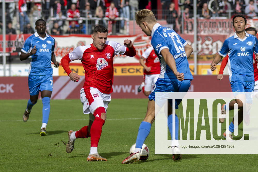 Regionalliga Nordost -Saison 26 27 Hallescher FC vs.RSV Eintracht 1949 e.V. Halle, Deutschland 11.Oktober 2026: Im Bild:v.li.Marius Hauptmann (Halle) und Jules Hasenberg (RSV) Halle Saale Leuna Chemie Stadion Sachsen-Anhalt Deutschland