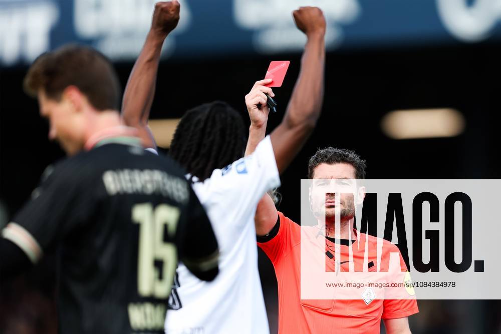 VELSEN - (lr) Milan Hokke of ADO Den Haag receives a red card from referee Erwin Blank during the Dutch Eredivisie match between Telstar and ADO Den Haag at the BUKO Stadium on October 11, 2026 in Velsen, the Netherlands. SONNY LENSEN ANP Eredivisie 2026 27 ANPxSportx IVx 572126518 originalFilename: 572126518