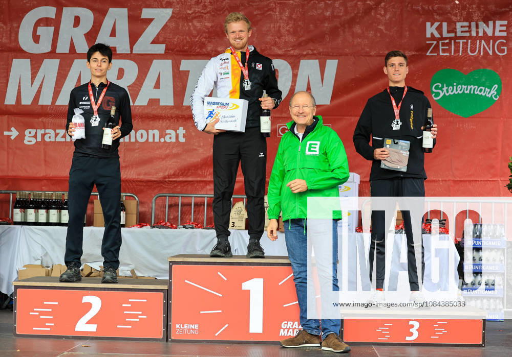 RUNNING - Graz Marathon 2026 GRAZ,AUSTRIA,11.OCT.26 - RUNNING - Graz Marathon. Image shows Andreas Prueckler (Kleine Zeitung), Hugo Habas, Leo Holper, Peter Laszlo and Urs Harnik-Lauris (Energie Steiermark). GEPAxpictures xWolfgangxGrebien