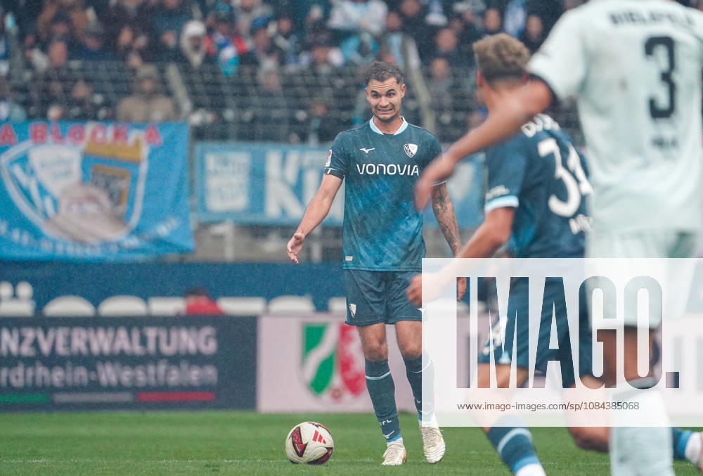 Deutschland: Fussball 2.Bundesliga 2026 2027, 7. Spieltag - VfL Bochum vs Arminia Bielefeld - Vonovia Ruhrstadion (Bochum): am Ball Michael Steinwender (VfL Bochum, 15) Bochum Vonovia Ruhrstadion Deutschland