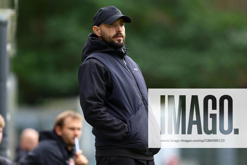 Alexander Hahn (Trainer, FC St. Pauli U23) Fußball I Herren I Regionalliga Nord I Saison 2026-2027 I 13. Spieltag I FC St. Pauli U23 - HSC Hannover I 11.10.2026 I Edmund-Plambeck-Stadion