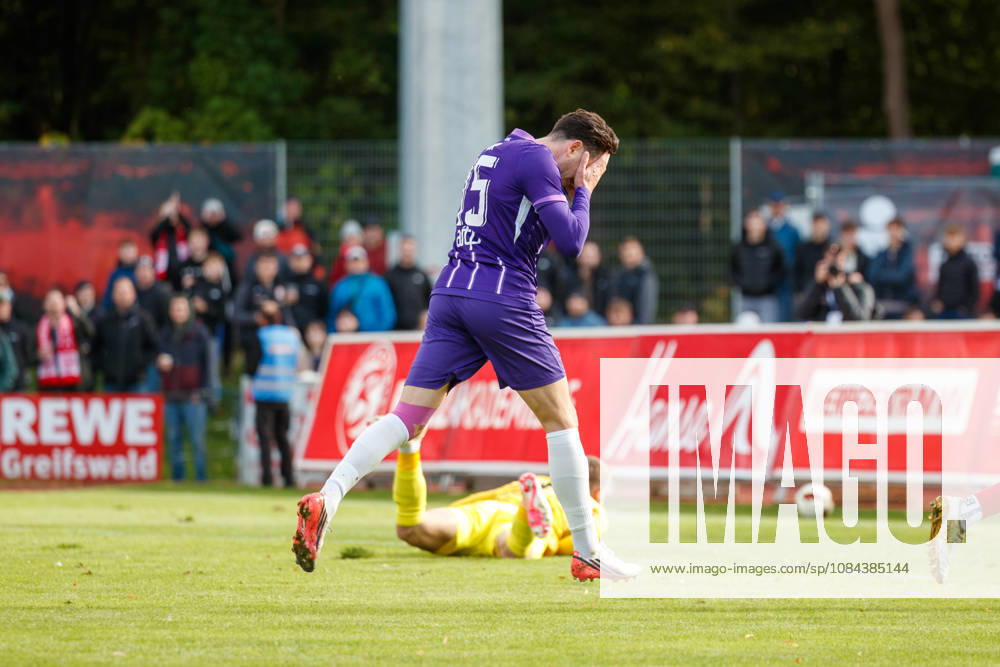 Marcel Bär (Aue) sind ist enträuscht, wütend, frustriert, sauer ; GER, Greifswalder FC vs. FC Erzgebirge Aue, Fußball, Männer, Regionalliga Nordost, 12.Spieltag, Spielzeit 2026 2027, 11.10.2026 Greifswald Volksstadion Mecklenburg - Vorpommern Deutschland