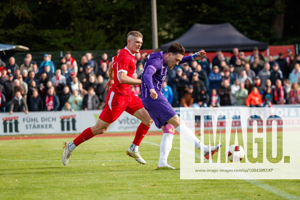 Rechts Torschuss Marcel Bär (Aue) gegen Lukas Walchhütter (Greifswald) ; GER, Greifswalder FC vs. FC Erzgebirge Aue, Fußball, Männer, Regionalliga Nordost, 12.Spieltag, Spielzeit 2026 2027, 11.10.2026 Greifswald Volksstadion Mecklenburg - Vorpommern Deutschland