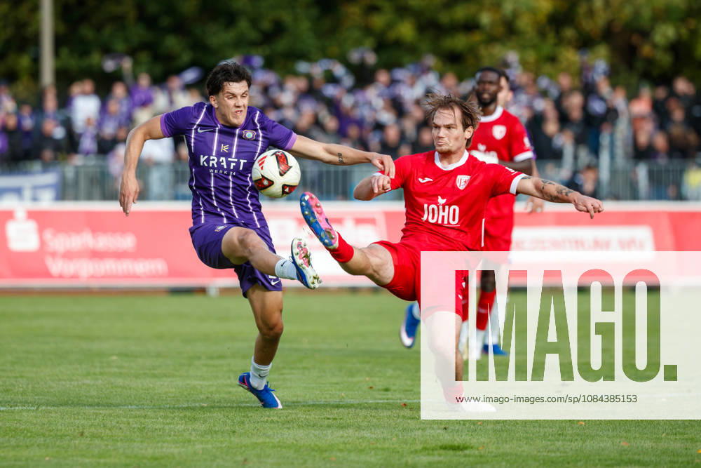 Links Maxim Burghardt (Aue) gegen Janis Juckel (Greifswald) ; GER, Greifswalder FC vs. FC Erzgebirge Aue, Fußball, Männer, Regionalliga Nordost, 12.Spieltag, Spielzeit 2026 2027, 11.10.2026 Greifswald Volksstadion Mecklenburg - Vorpommern Deutschland