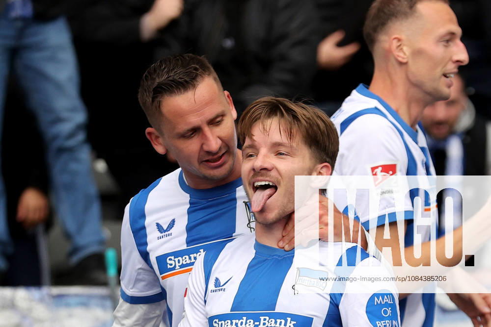 Fussball 2.Bundesliga, Hertha BSC Berlin - SpVgg Greuther Fuerth v.l. Torjubel nach dem Tor zum celebrating the goal celebrate 1:0 durch Mads Pedersen (Hertha BSC Berlin) Berlin