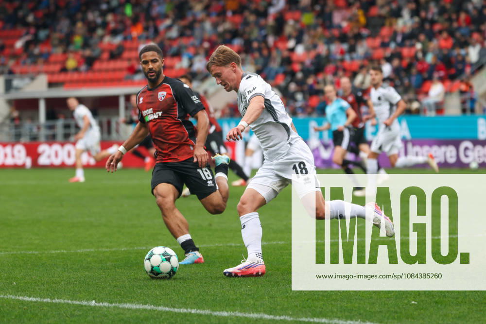 Ingolstadt, Deutschland 11. Oktober 2026: 3. Liga - 2026 2027 - 8. Spieltag - FC Ingolstadt 04 gegen SV Wehen Wiesbaden Im Bild: v. li. im Zweikampf Keanan Bennetts (FCI) und Fabian Greilinger (SVWW) DFB DFL regulations prohibit any use of photographs as image sequences and or quasi-video