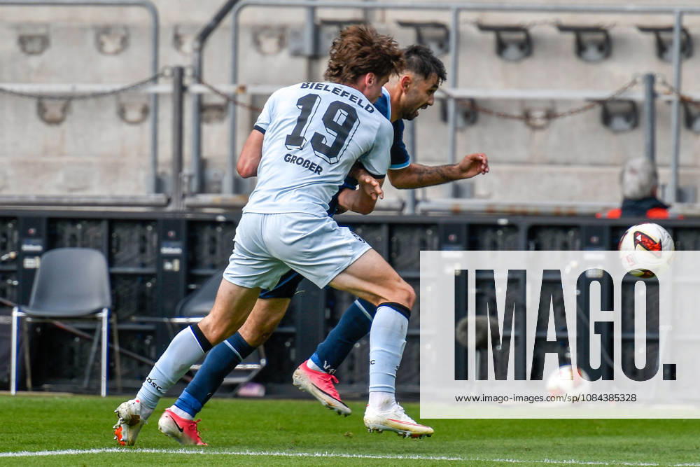 V. li. im Zweikampf Maximilian Großer Grosser (Bielefeld 19) Gerrit Holtmann (Bochum 17) 11.10.2026 ¢ Fussball ¢ VfL Bochum vs DSC Arminia Bielefeld, Vonovia Ruhrstadion, Bochum, DFB DFL REGULATIONS PROHIBIT ANY USE OF PHOTOGRAPHS AS IMAGE SEQUENCES AND OR QUASI-VIDEO NRW Germany