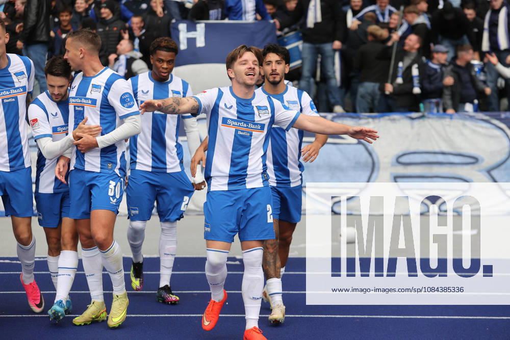 Fussball 2.Bundesliga, Hertha BSC Berlin - SpVgg Greuther Fuerth v.l. Torjubel nach dem Tor zum celebrating the goal celebrate 1:0 durch Mads Pedersen (Hertha BSC Berlin) Berlin