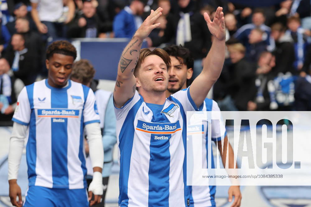 Fussball 2.Bundesliga, Hertha BSC Berlin - SpVgg Greuther Fuerth v.l. Torjubel nach dem Tor zum celebrating the goal celebrate 1:0 durch Mads Pedersen (Hertha BSC Berlin) Berlin