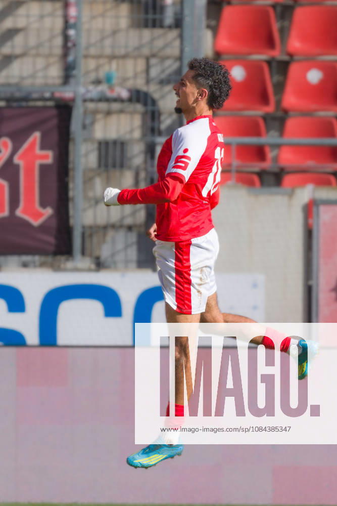 Osman Atilgan (HFC, 10) jubelt nach seinem Tor zum 1:0, Hallescher FC vs. RSV Eintracht 1949, Fussball, Regionalliga Nordost, 12. Spieltag, Saison 2026 27, 11.10.2026 Halle Leuna Chemie Stadion ST Deutschland