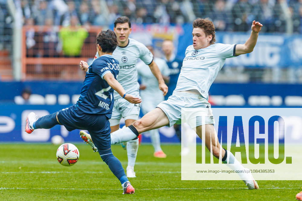 Koji Miyoshi (VfL Bochum) und Maximilian Grosser (DSC Arminia Bielefeld) im Zweikampf waehrend des Spiels der 2. Bundesliga zwischen VfL Bochum und Arminia Bielefeld, Ruhrstadion am 11. October 2026 in Bochum, Deutschland. (Foto von Mario Hommes DeFodi Images) +++ Koji Miyoshi (VfL Bochum) und Maximilian Grosser (DSC Arminia Bielefeld) battle for the ball during the 2nd Bundesliga match between VfL Bochum and Arminia Bielefeld at Vonovia Ruhrstadion on October 11, 2026 in Bochum, Germany. (Photo by Mario Hommes DeFodi Images) DFB DFL REGULATIONS PROHIBIT ANY USE OF PHOTOGRAPHS AS IMAGE SEQUENCES AND OR QUASI-VIDEO. (Photo by Mario Hommes DeFodi Images) -