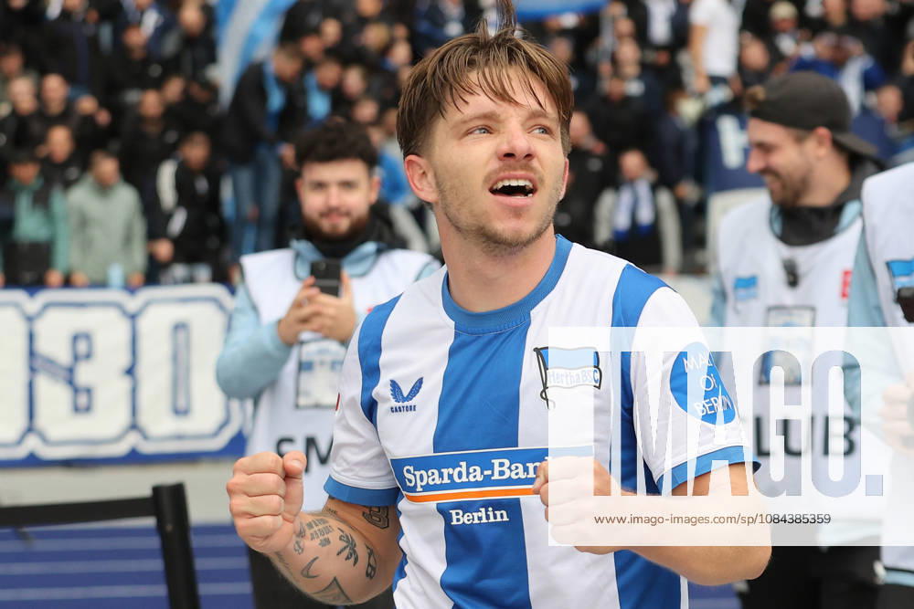 Fussball 2.Bundesliga, Hertha BSC Berlin - SpVgg Greuther Fuerth v.l. Torjubel nach dem Tor zum celebrating the goal celebrate 1:0 durch Mads Pedersen (Hertha BSC Berlin) Berlin