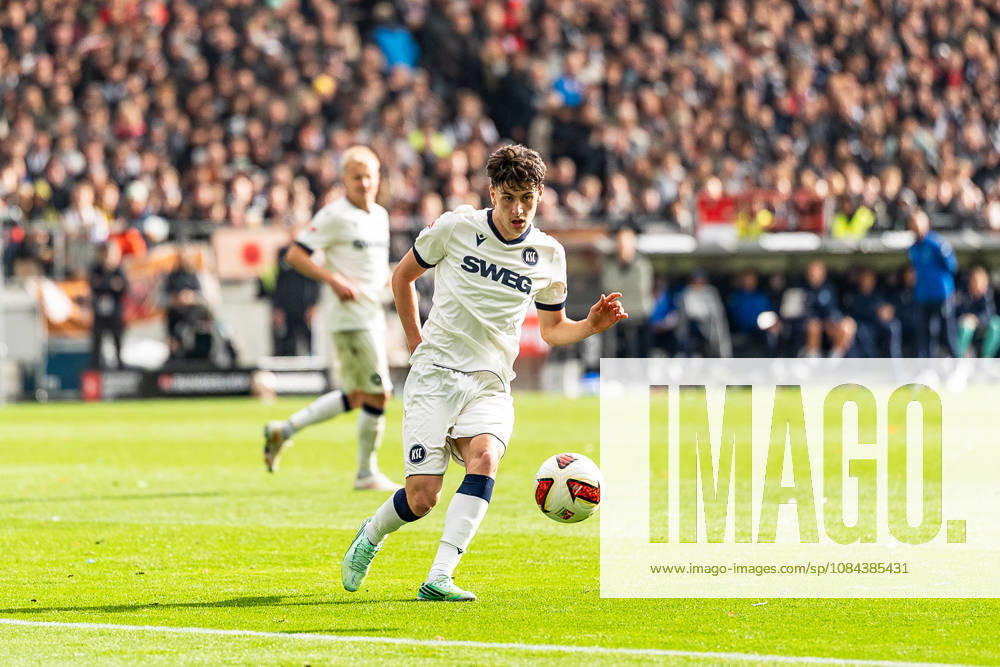 Deniz Ofli (Karlsruher SC, 03) am Ball, GER, FC St. Pauli vs. Karlsruher SC, Fussball, 2. Bundesliga, Spieltag 7, Saison 2026 2027, 11.10.2026 DFL REGULATIONS PROHIBIT ANY USE OF PHOTOGRAPHS AS IMAGE SEQUENCES AND OR QUASI-VIDEO GER, FC St. Pauli vs. Karlsruher SC, Fussball, 2. Bundesliga, Spieltag 7, Saison 2026 2027, 11.10.2026 Hamburg