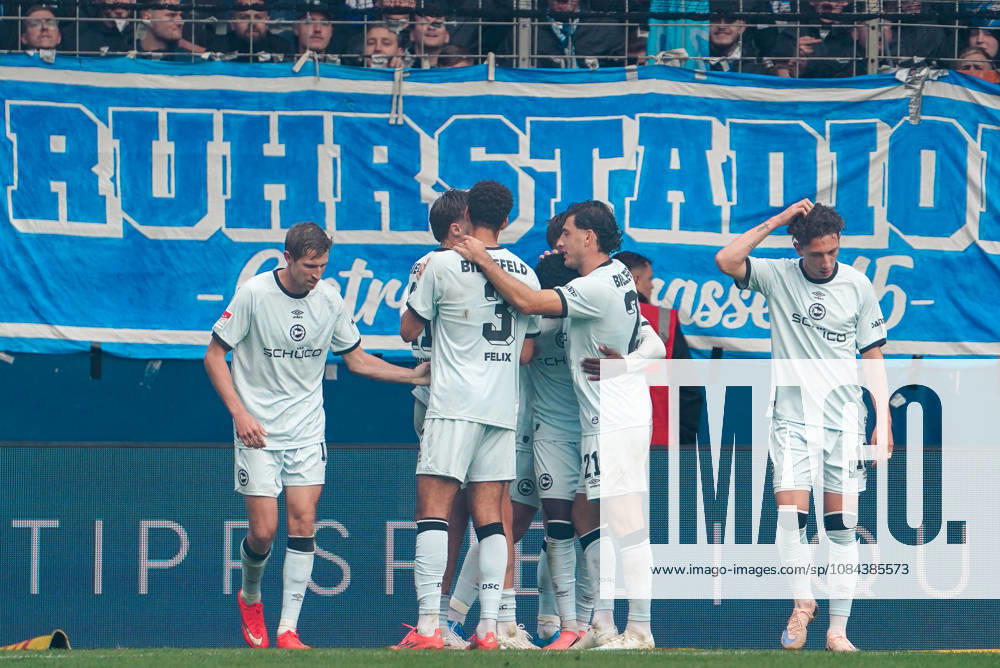 Deutschland: Fussball 2.Bundesliga 2026 2027, 7. Spieltag - VfL Bochum vs Arminia Bielefeld - Vonovia Ruhrstadion (Bochum): Tor und Torjubel zum Benjamin Boakye (Arminia Bielefeld, 27) Joel Felix (Arminia Bielefeld, 3)