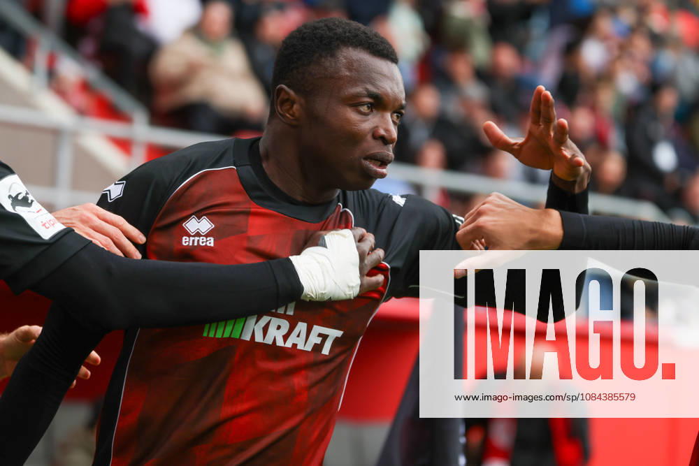 Ingolstadt, Deutschland 11. Oktober 2026: 3. Liga - 2026 2027 - 8. Spieltag - FC Ingolstadt 04 gegen SV Wehen Wiesbaden Im Bild: Torschütze Obed Ugondu (FCI) jubelt nach seinem Tor zum 2:2 DFB DFL regulations prohibit any use of photographs as image sequences and or quasi-video