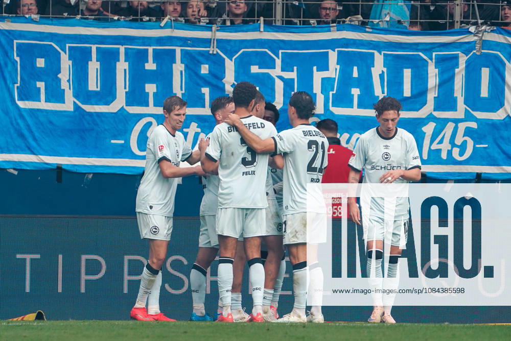 Deutschland: Fussball 2.Bundesliga 2026 2027, 7. Spieltag - VfL Bochum vs Arminia Bielefeld - Vonovia Ruhrstadion (Bochum): Tor und Torjubel zum Benjamin Boakye (Arminia Bielefeld, 27) Joel Felix (Arminia Bielefeld, 3) Stefano Russo (Arminia Bielefeld, 21)