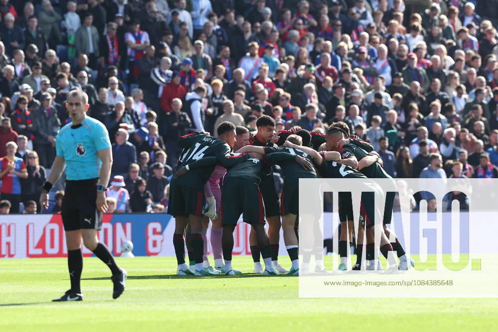 11th October 2026; Selhurst Park, London, England; Premier League Football, Crystal Palace versus Nottingham Forest; Nottingham Forest pre-match starting team huddle KatiexChan
