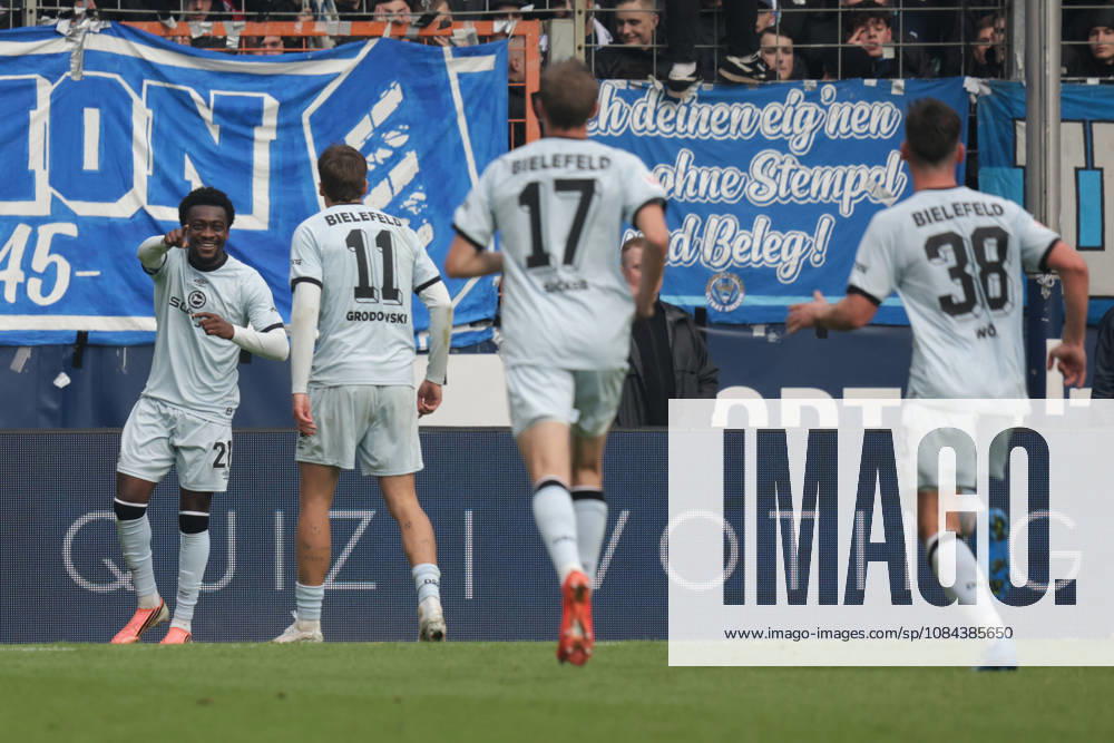 Fussball 2.Bundesliga, VfL Bochum - Arminia Bielefeld v.l. Tor, Benjamin Boakye zum 0:1 (Arminia Bielefeld) Bochum