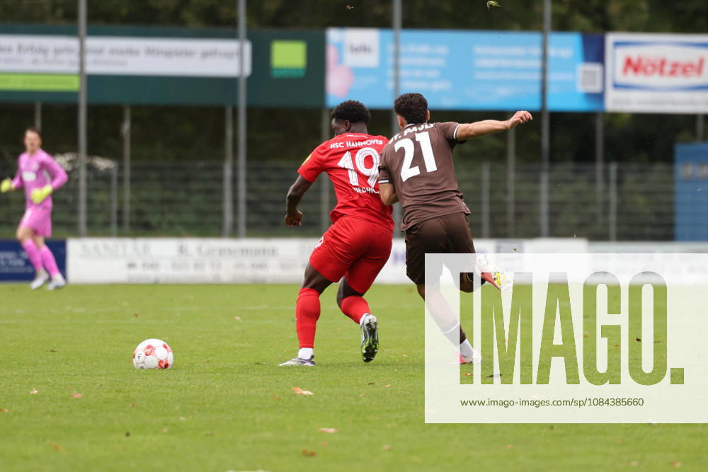 Fußball I Herren I Saison 2026 2027 I Regionalliga Nord I 13.Spieltag I FC St.Pauli II - HSC Hannover I 11.10.2026 Amoro Diedhiou (19, HSC Hannover) Kenan Asydin (21, FC St.Pauli II) Norderstedt Edmund Plambeck Stadion Schleswig-Holstein Deutschland