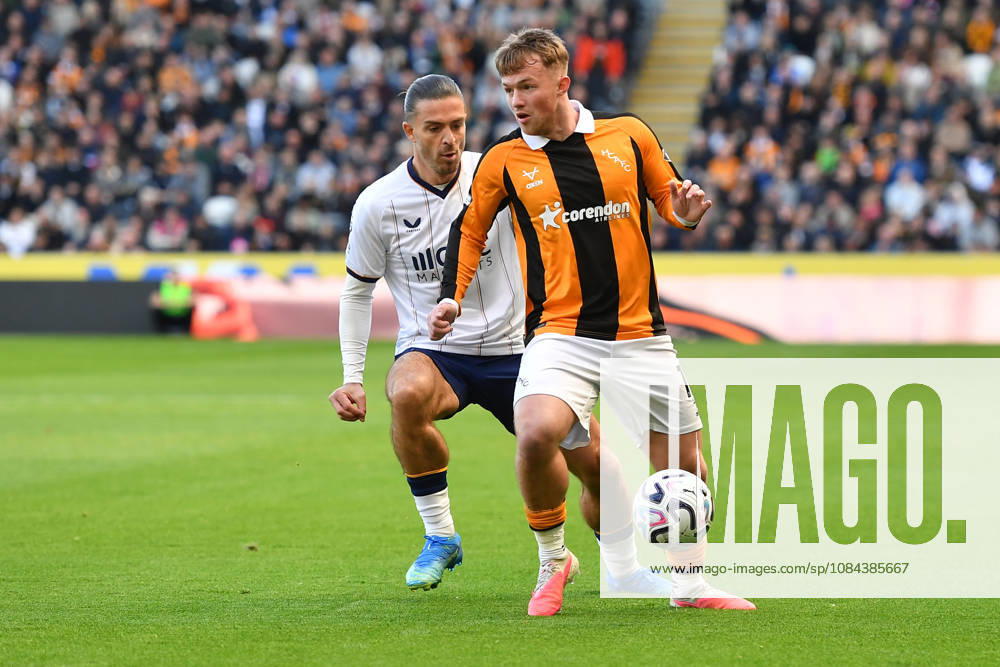 Hull City v Everton, Premier League Hull City forward Joe Gelhardt (11) and Everton FC midfielder Jack Grealish (10) during the Premier League match between Hull City and Everton at the MKM Stadium, Kingston upon Hull, UK on 11 October 2026. Kingston upon Hull MKM Stadium East Riding of Yorkshire UK Editorial use only DataCo restrictions apply See www.football-dataco.com ,