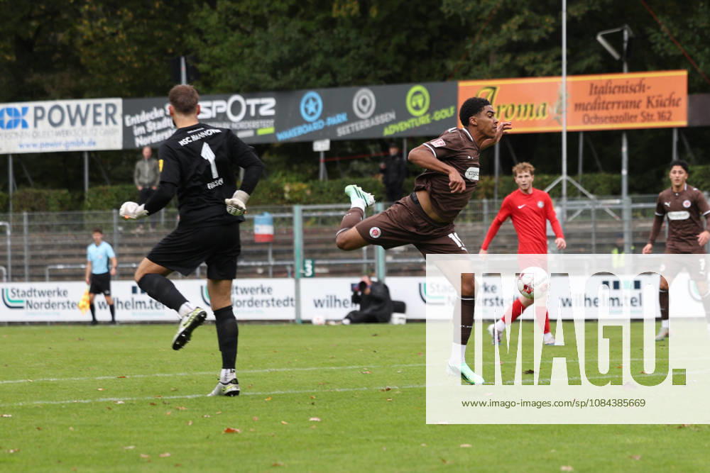 Fußball I Herren I Saison 2026 2027 I Regionalliga Nord I 13.Spieltag I FC St.Pauli II - HSC Hannover I 11.10.2026 Bastian Fielsch (1, HSC Hannover) Jack Wardius (19, FC St.Pauli II) Norderstedt Edmund Plambeck Stadion Schleswig-Holstein Deutschland