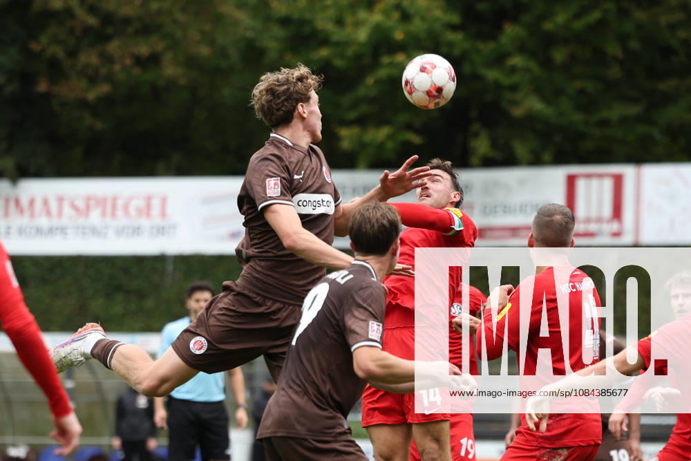 Fußball I Herren I Saison 2026 2027 I Regionalliga Nord I 13.Spieltag I FC St.Pauli II - HSC Hannover I 11.10.2026 Jannik Westphal (4, FC St.Pauli II) Marcel Langer (14, HSC Hannover) Norderstedt Edmund Plambeck Stadion Schleswig-Holstein Deutschland