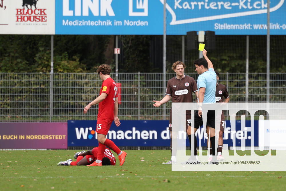 Fußball I Herren I Saison 2026 2027 I Regionalliga Nord I 13.Spieltag I FC St.Pauli II - HSC Hannover I 11.10.2026 Gelbe Karte gegen Anton Lange (32, FC St.Pauli II) Norderstedt Edmund Plambeck Stadion Schleswig-Holstein Deutschland
