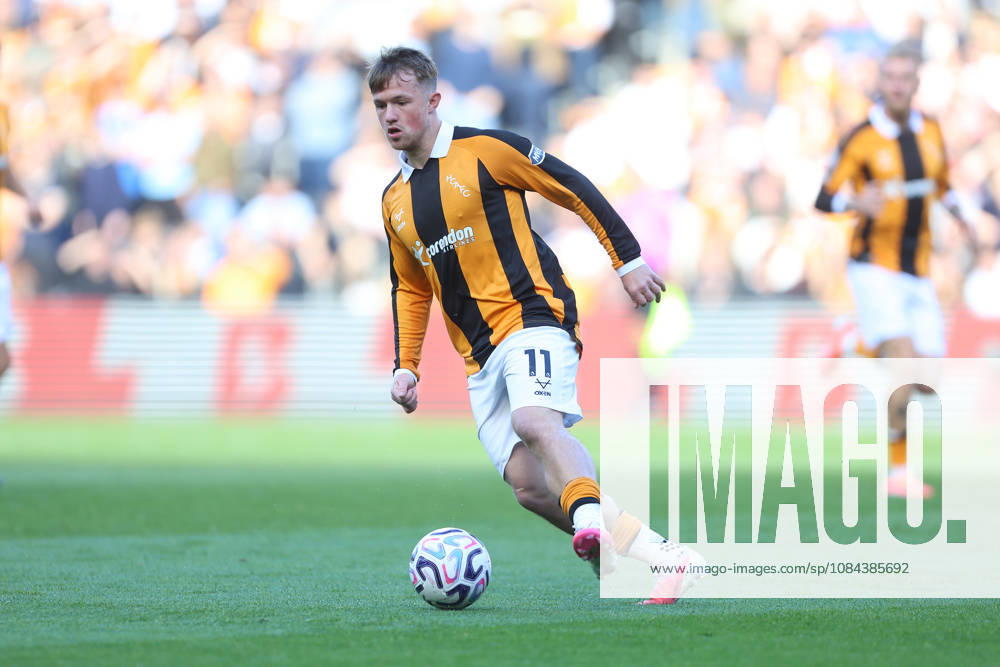 11th October 2026; MKM Stadium, Hull, England; Premier League Football, Hull City versus Everton; Joe Gelhardt of Hull City on the ball DavexLofthouse