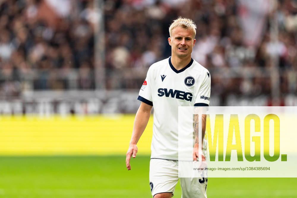 Viktor Bergh (Karlsruher SC, 33) enttaeuscht Enttaeuschung, GER, FC St. Pauli vs. Karlsruher SC, Fussball, 2. Bundesliga, Spieltag 7, Saison 2026 2027, 11.10.2026 DFL REGULATIONS PROHIBIT ANY USE OF PHOTOGRAPHS AS IMAGE SEQUENCES AND OR QUASI-VIDEO GER, FC St. Pauli vs. Karlsruher SC, Fussball, 2. Bundesliga, Spieltag 7, Saison 2026 2027, 11.10.2026 Hamburg
