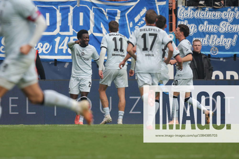 Fussball 2.Bundesliga, VfL Bochum - Arminia Bielefeld v.l. Tor, Benjamin Boakye zum 0:1 (Arminia Bielefeld) Bochum