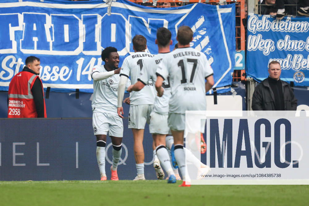 Fussball 2.Bundesliga, VfL Bochum - Arminia Bielefeld v.l. Tor, Benjamin Boakye zum 0:1 (Arminia Bielefeld) Bochum