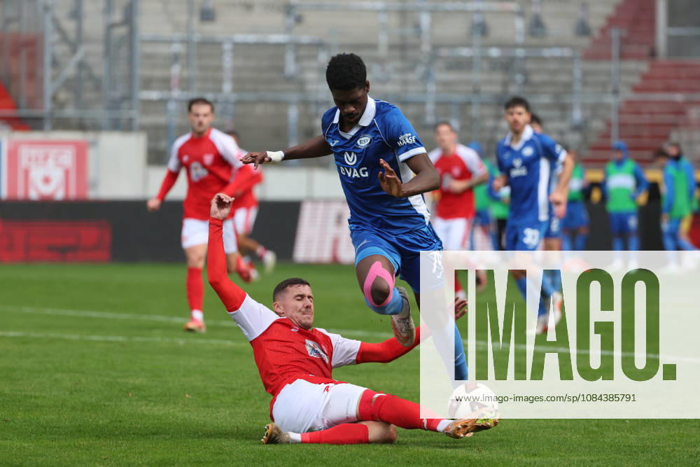 Halle Saale Sachsen Anhalt Leuna Chemie Stadion Fußball Hallescher FC Halle HFC Regionalliga Nordost 4. Liga Männer Saison 2026 2027 12. Spieltag HFC- RSV Eintracht Marius Hauptmann (Hallescher FC) Nathanael Kukandu (RSV)